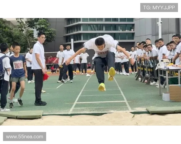 以运动点燃青春激情让健康与快乐在奔跑中绽放