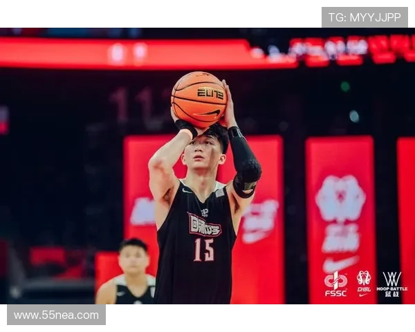 摩西·马龙：从球场传奇到篮球历史的重要见证者与影响者