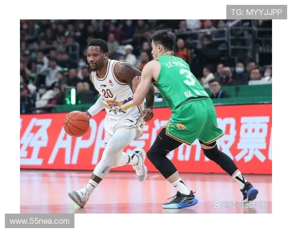 CBA激战广东队迎战江苏同曦队全力争胜展现篮球魅力 CBA激战广东队迎战江苏同曦队全力争胜展现篮球魅力